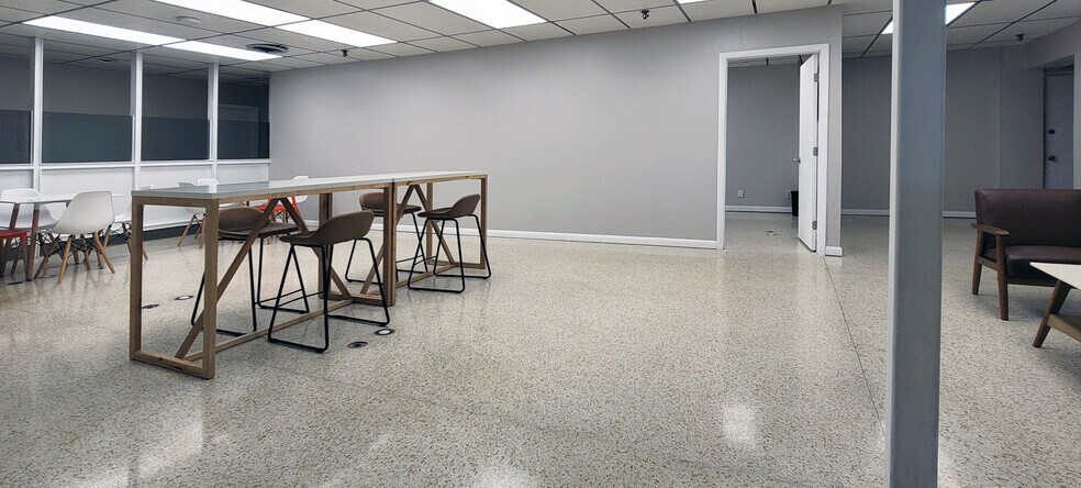 More Photos Of 6818-6824 S Manhattan Ave, Tampa Industrial For Lease