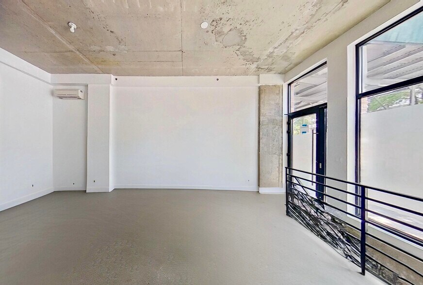 More Photos Of 27 Montrose Ave, Brooklyn Storefront Retail Office For Lease