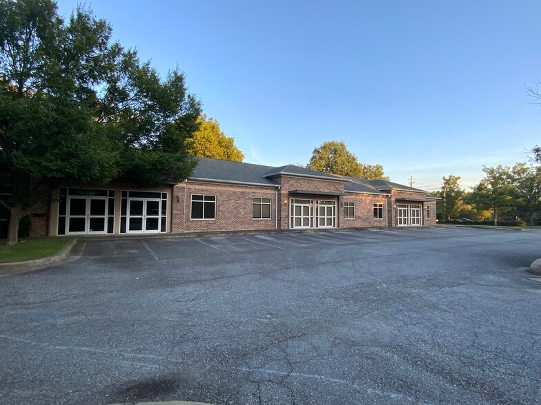 More Photos Of 1441 54th St, Columbus Office For Sale