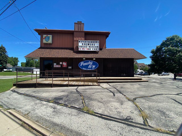 More Photos Of 1803 Main St, Green Bay Bar For Sale