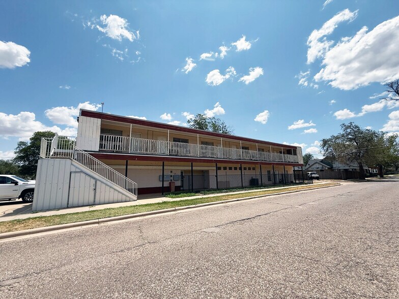Primary Photo Of 2123 15th St, Lubbock Apartments For Sale