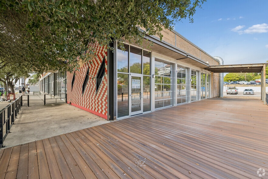 More Photos Of 301 N Guadalupe St, San Marcos Storefront Retail Office For Lease
