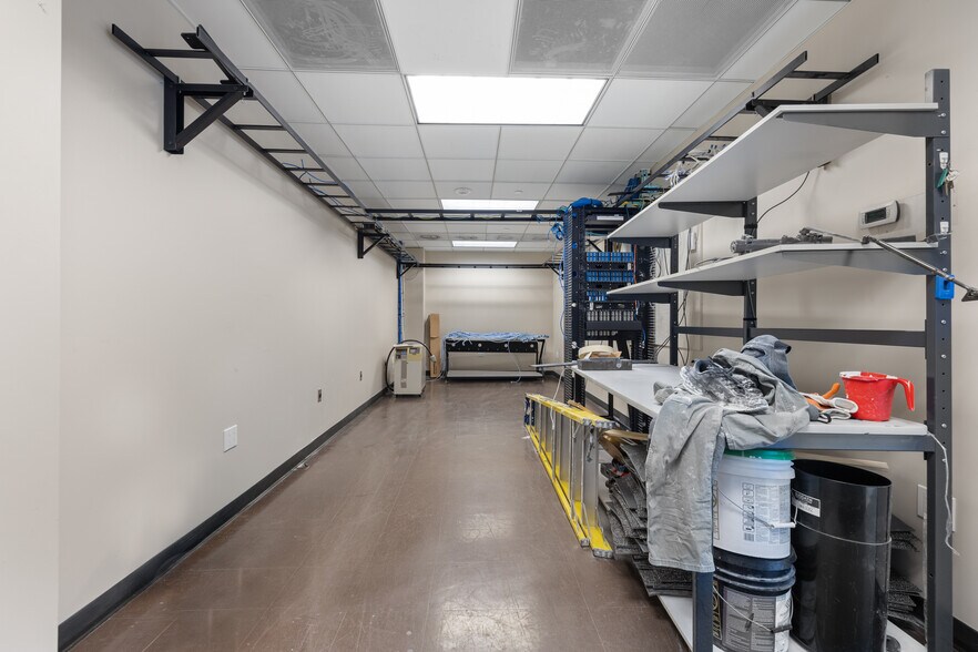 More Photos Of 17 S Briar Hollow Ln, Houston Office Residential For Lease