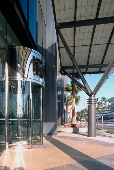 More Photos Of 15760 Ventura Blvd, Encino Office For Lease