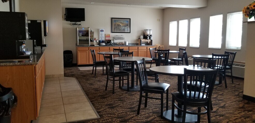 More Photos Of 5015 Ridgeway Dr, Harlan Hotel For Sale