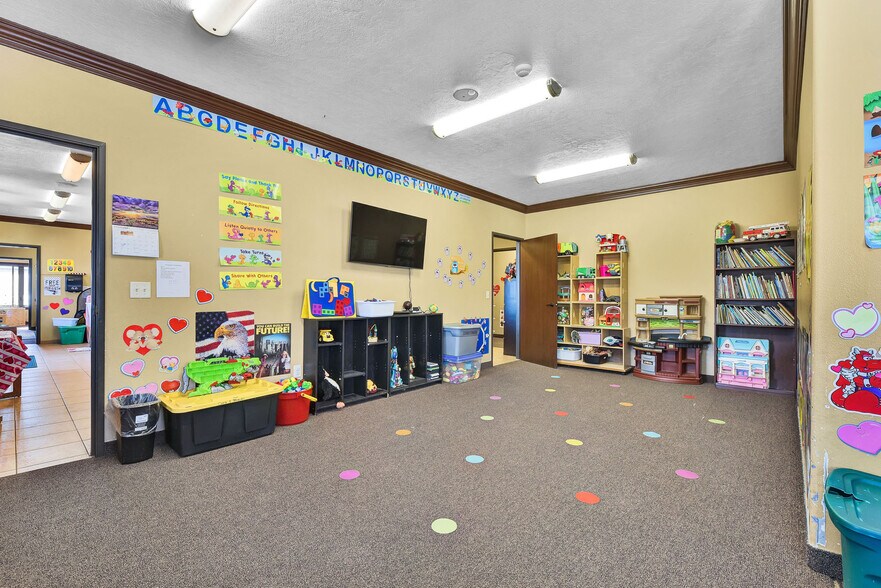 More Photos Of 2563 S Five Mile Ave, Boise Office Residential For Sale