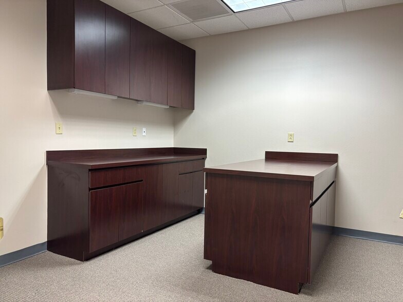 More Photos Of 2343 N Main St, Pearland Storefront Retail Office For Lease