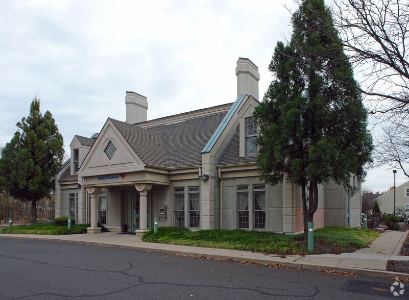 More Photos Of 195 Bristol Oxford Valley Rd, Langhorne Bank For Lease