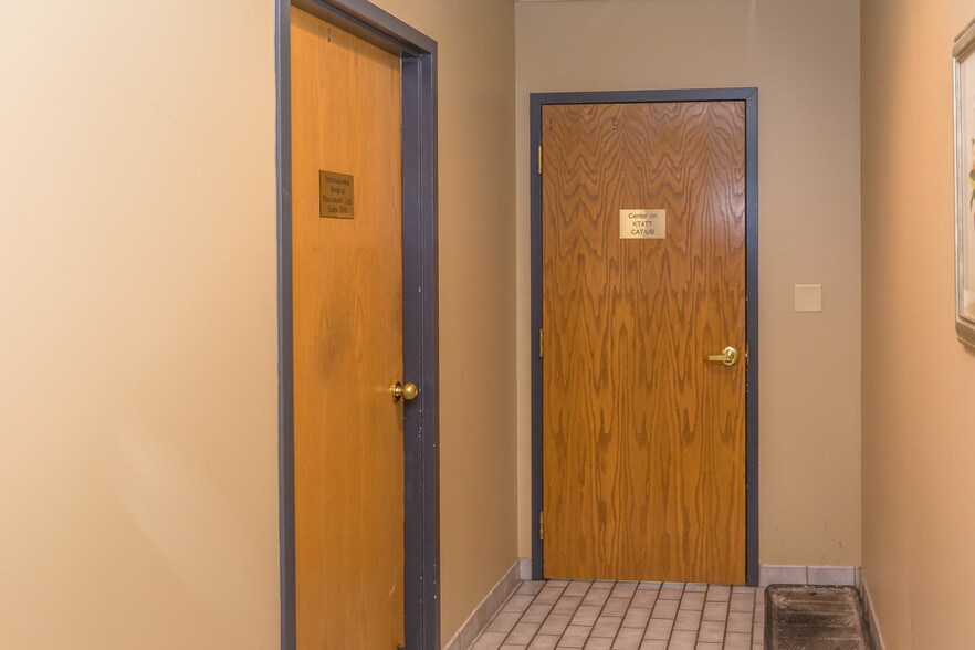 More Photos Of 100 Sylvan Pky, Amherst Medical For Lease