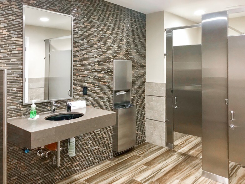 More Photos Of 1612 W Olive Ave, Burbank Medical For Lease