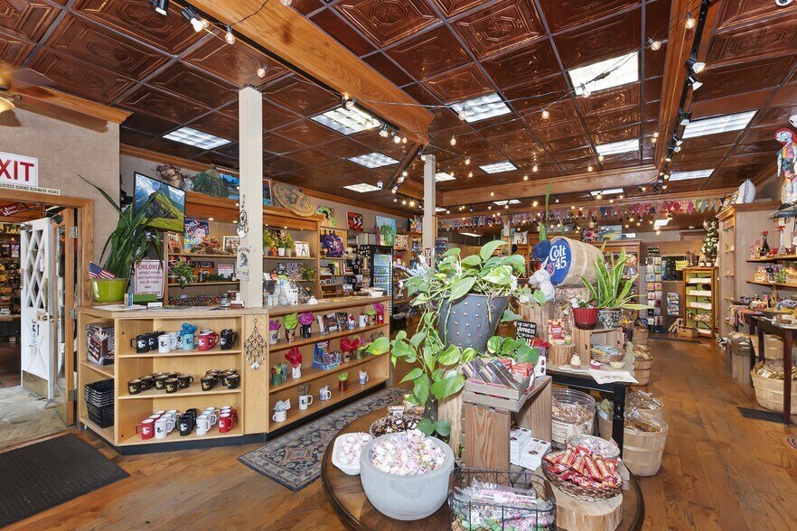 More Photos Of 40728 Village Dr, Big Bear Lake Storefront For Sale