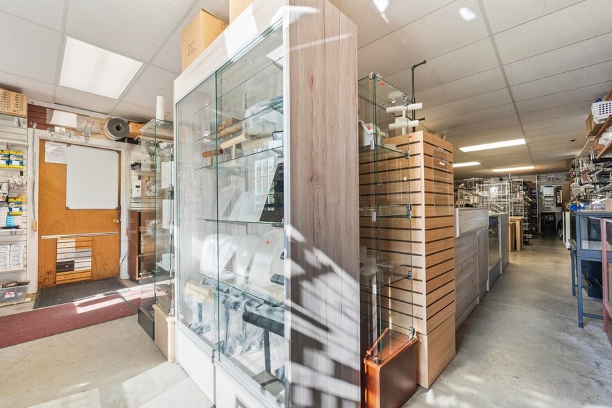 More Photos Of 1907 Sanford Rd, Wells General Retail For Sale