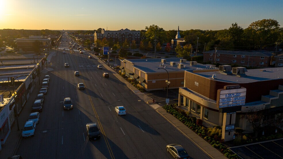 More Photos Of 4932-5000 W 95th St, Oak Lawn Unknown For Lease