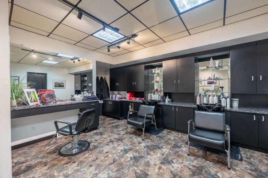 More Photos Of 729 Allegheny River Blvd, Verona Storefront For Sale