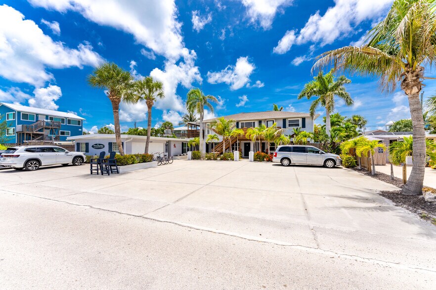 More Photos Of 1130 Gulf Blvd, Englewood Apartments For Sale