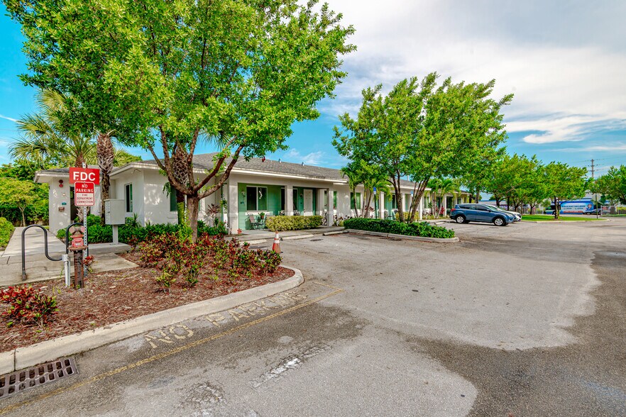 More Photos Of 20690 NW 27th Ave, Miami Gardens Multifamily For Sale