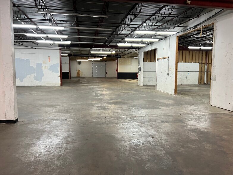 More Photos Of 5508-5516 Brewster St, San Antonio Warehouse For Lease