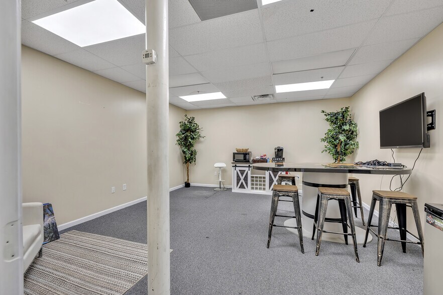 More Photos Of 1512 Nashville Hwy, Columbia Manufacturing For Lease
