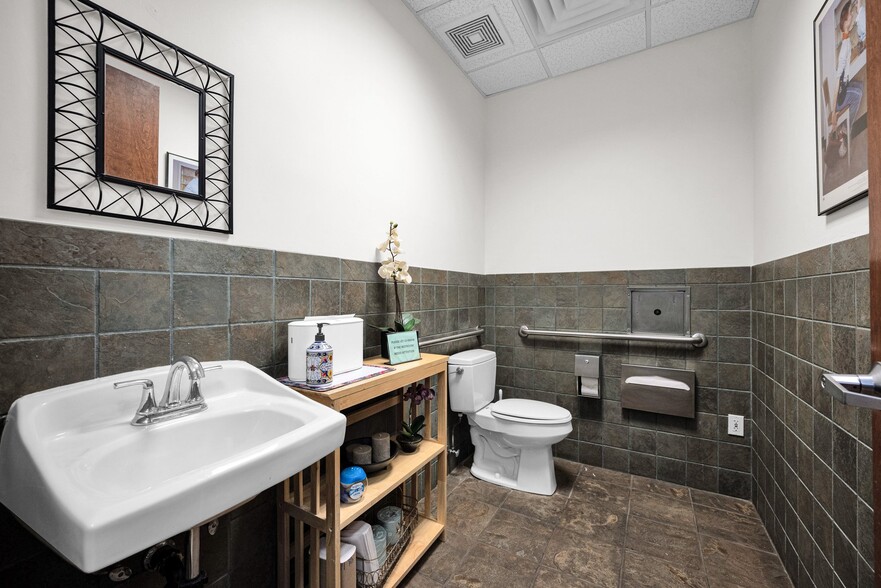 More Photos Of 8404 E Shea Blvd, Scottsdale Medical For Lease