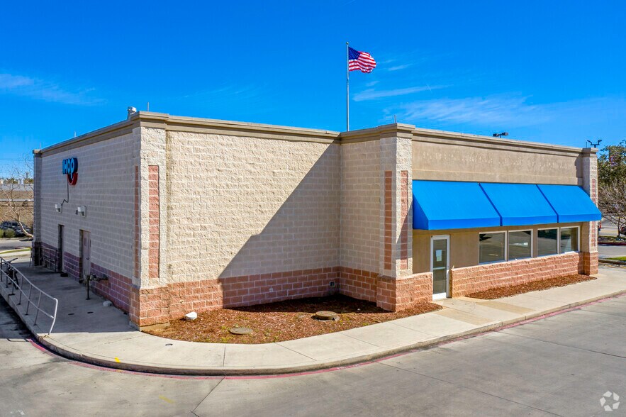 More Photos Of 11309-11323 Bandera Rd, San Antonio Unknown For Lease