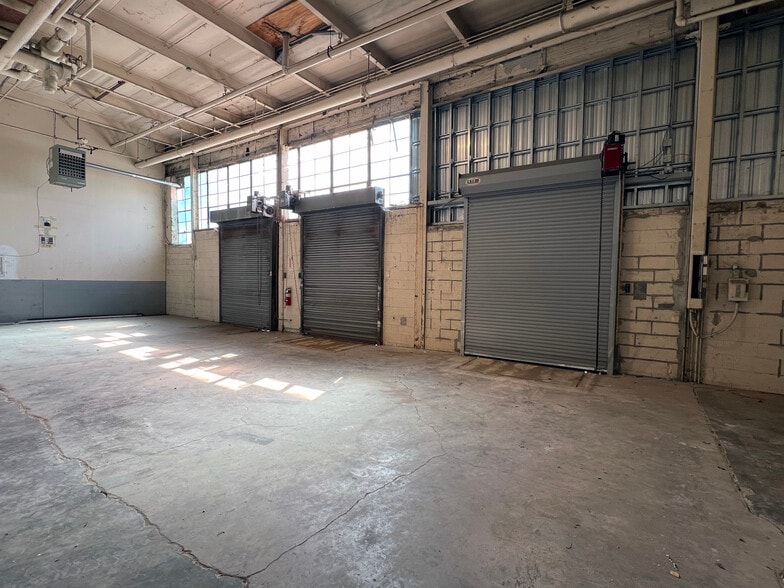More Photos Of 136 Fuller Rd, Albany Warehouse For Lease