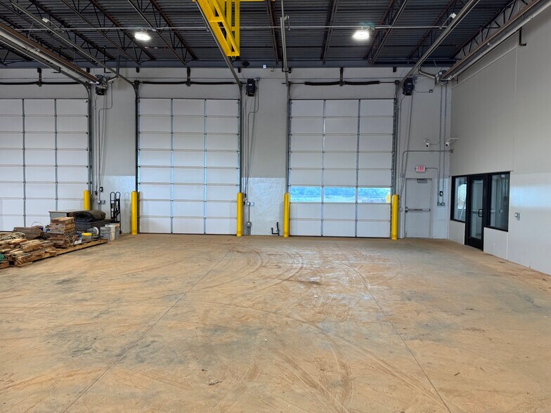 More Photos Of 2417 E I 240 Service Rd, Oklahoma City Industrial For Sale