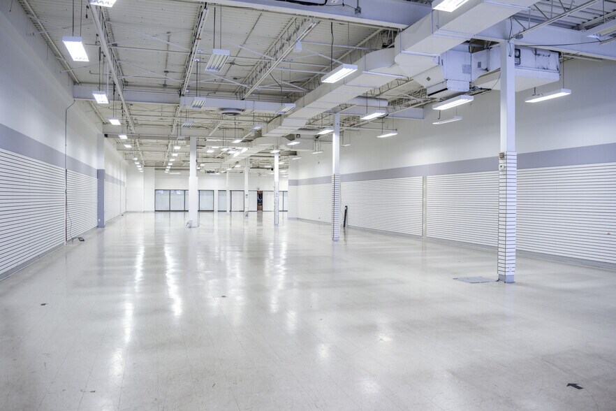 More Photos Of 7200-7250 Boul Taschereau, Brossard General Retail For Lease