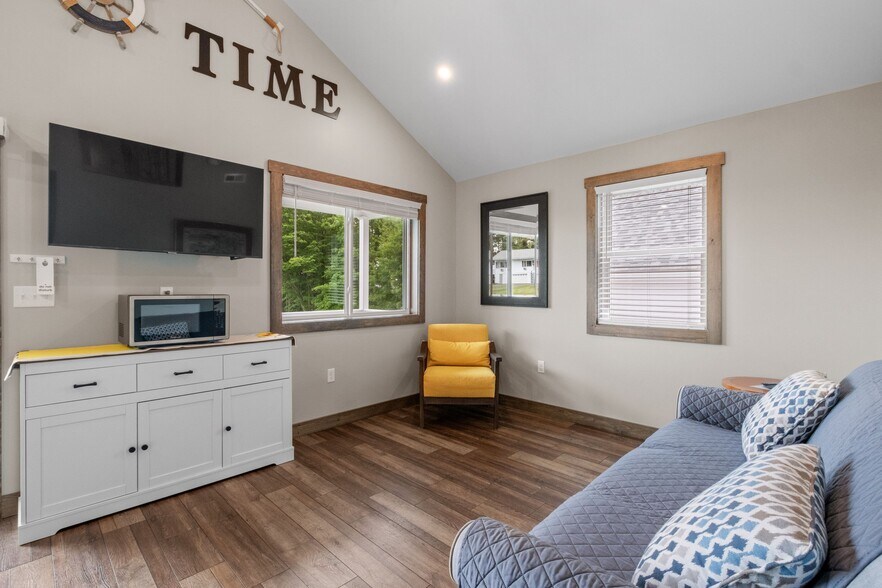 More Photos Of 291 Endicott St N, Laconia Hotel For Sale