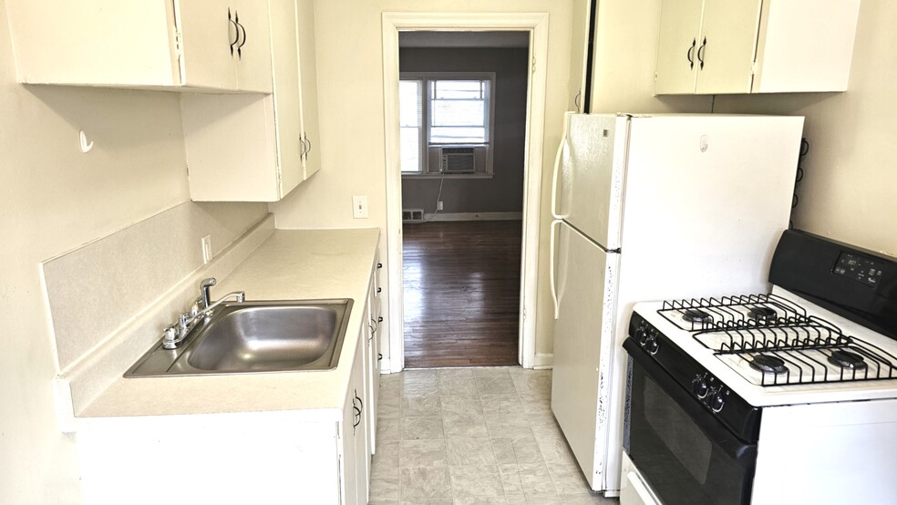 More Photos Of 818 N 46th St, Omaha Apartments For Sale