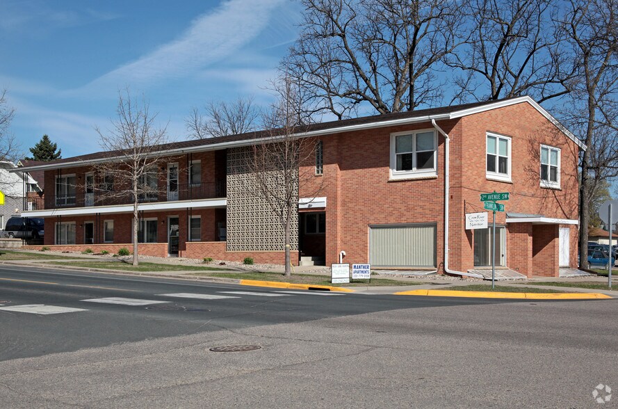 Primary Photo Of 105 2nd Ave SW, Hutchinson Apartments For Lease
