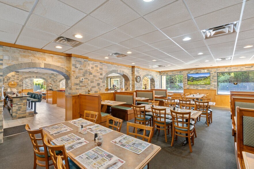 More Photos Of 232 W Moorestown Rd, Wind Gap Restaurant For Sale