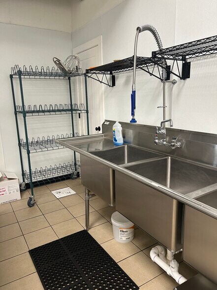 More Photos Of 50 S Forest Ave, Hartwell Storefront For Sale