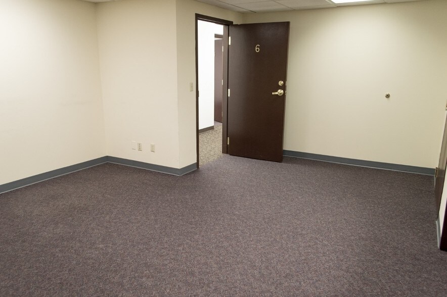 More Photos Of 106 W Wilson St, Batavia Office For Lease