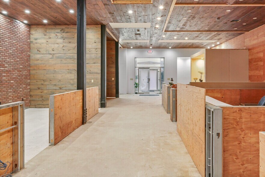 More Photos Of 17 Market St, Poughkeepsie Office For Sale