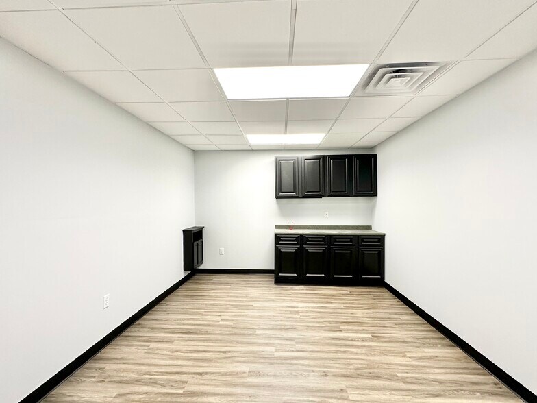 More Photos Of 7725 Broadway, Merrillville Medical For Lease