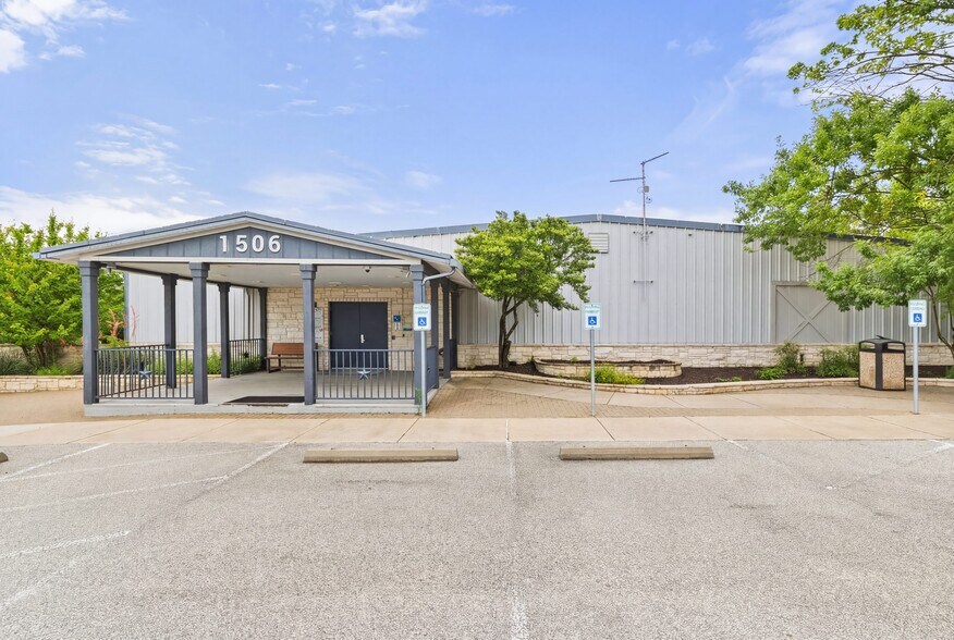 More Photos Of 1506 US-281, Johnson City Office For Sale