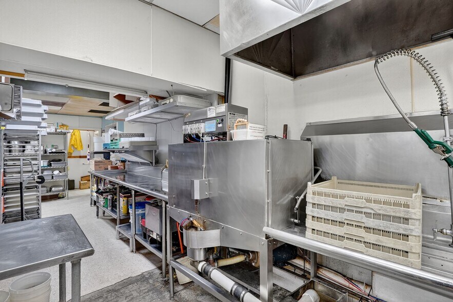 More Photos Of 550 McKeesport Rd, Elizabeth Freestanding For Sale