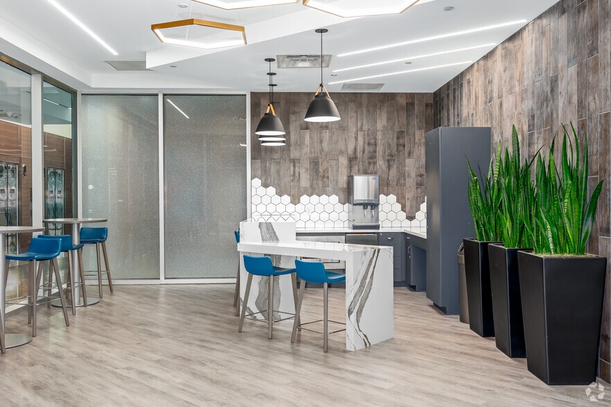 More Photos Of 17950 Preston Rd, Dallas Office For Lease