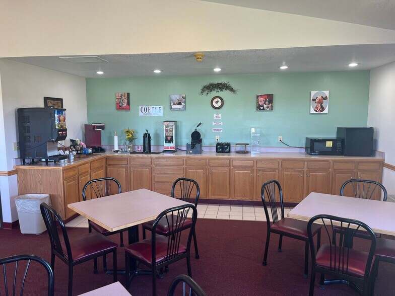 More Photos Of 804 Western Heights Cir, Hillsboro Hotel For Sale