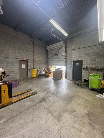 More Photos Of 1480 Howard St, Elk Grove Village Warehouse For Lease