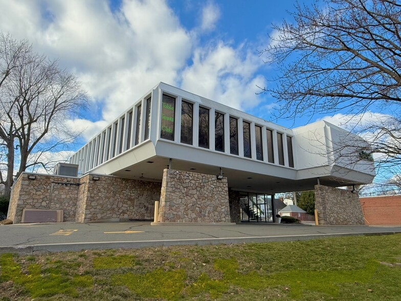 More Photos Of 350 Madison Ave, Cresskill Office For Sale