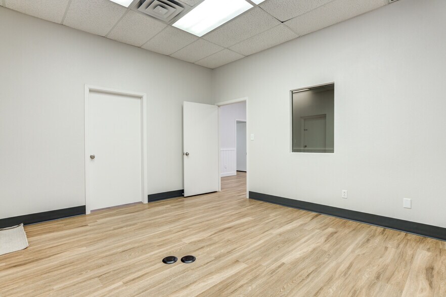 More Photos Of 510 Valencia Ave, Lubbock Warehouse For Sale