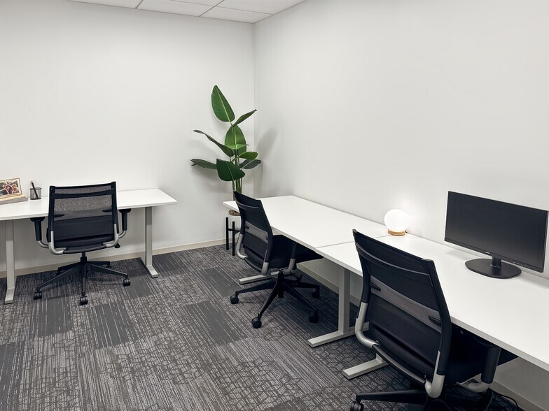 More Photos Of 1 N State St, Chicago Coworking Space