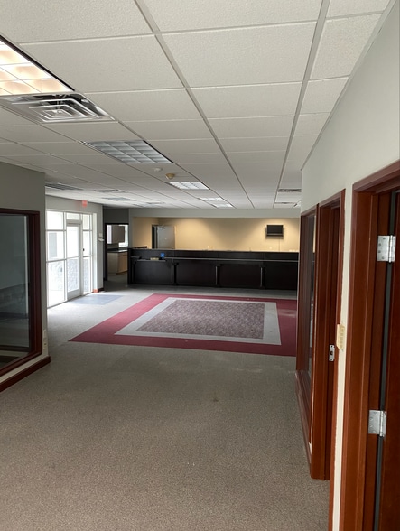 More Photos Of 10625 Philips Hwy, Jacksonville Bank For Lease