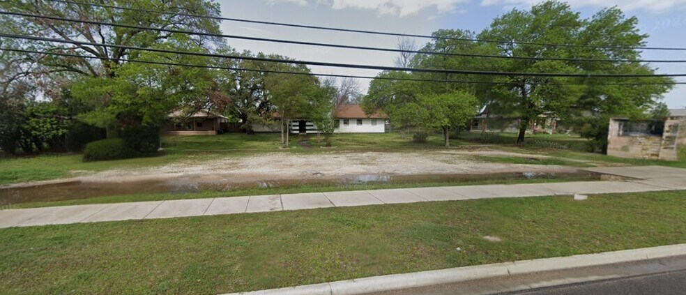 More Photos Of 318 N Main St, Salado Freestanding For Sale
