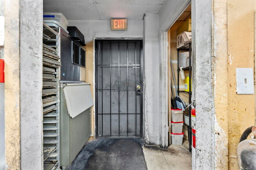 More Photos Of 7390 Shoal Line Blvd, Weeki Wachee Specialty For Sale