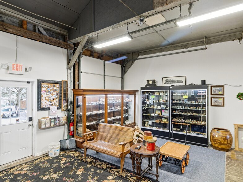 More Photos Of 316 Hay Ave, Brookville Warehouse For Sale