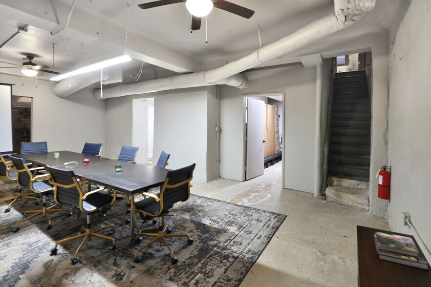 More Photos Of 110 N Tennessee St, McKinney Storefront Retail Office For Lease