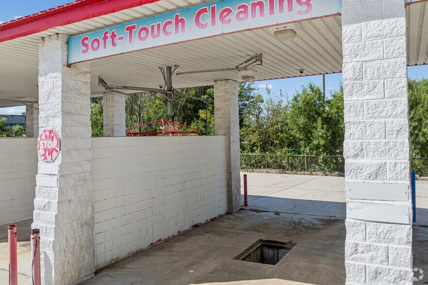 More Photos Of 4950 Evers Rd, San Antonio Carwash For Sale