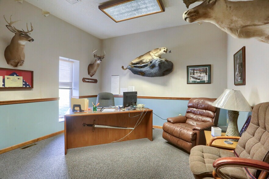 More Photos Of 5811 Four Point Rd, Bethel Flex For Lease